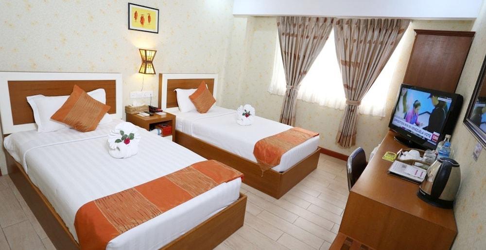 Hotel Kan Kaw Yangon Luaran gambar