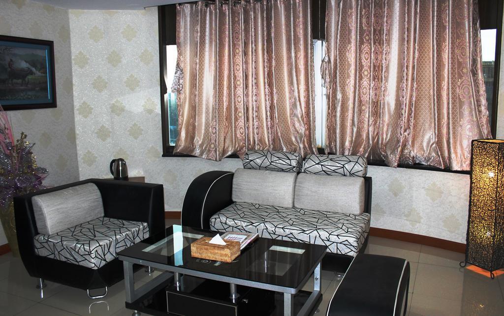 Hotel Kan Kaw Yangon Luaran gambar