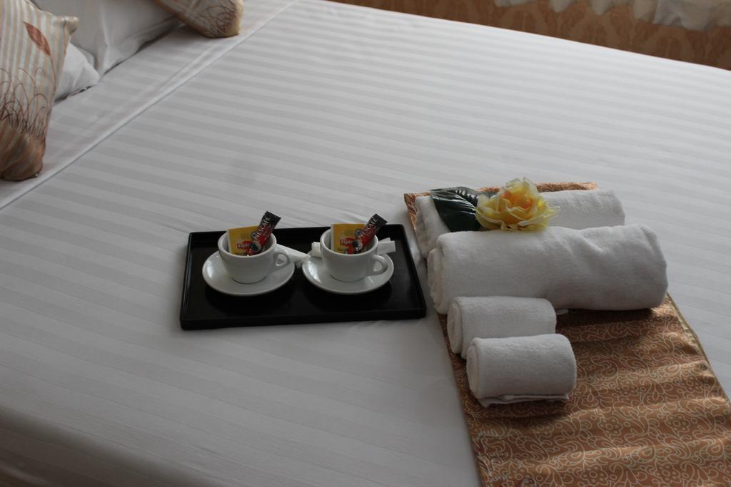 Hotel Kan Kaw Yangon Luaran gambar