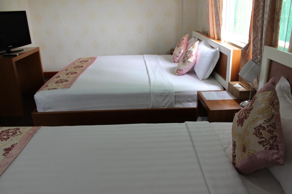 Hotel Kan Kaw Yangon Luaran gambar