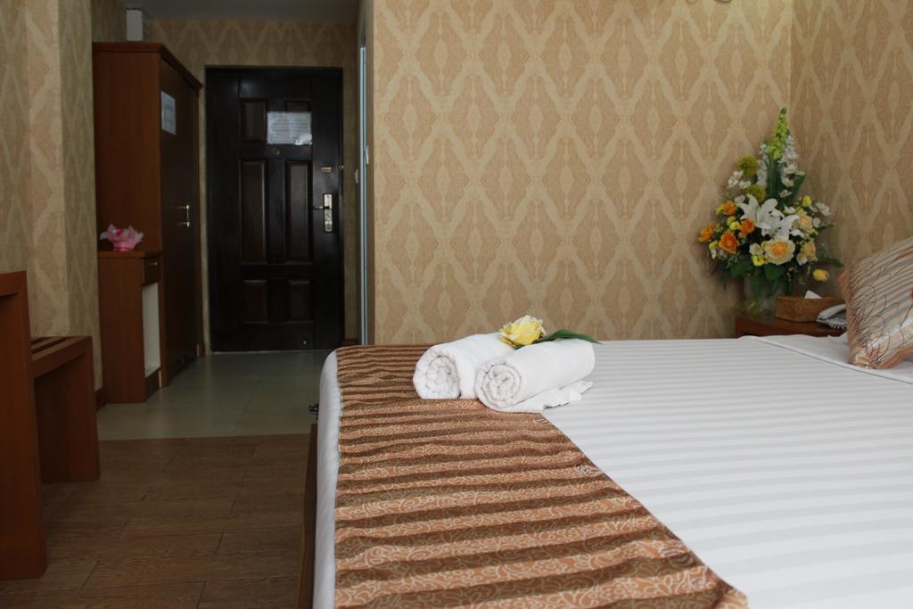 Hotel Kan Kaw Yangon Luaran gambar