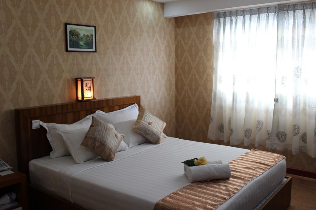 Hotel Kan Kaw Yangon Luaran gambar