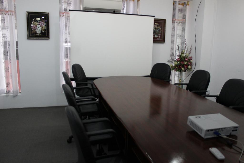 Hotel Kan Kaw Yangon Luaran gambar